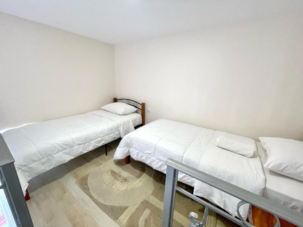 Xenias Rooms Apartments Koróni Exterior foto